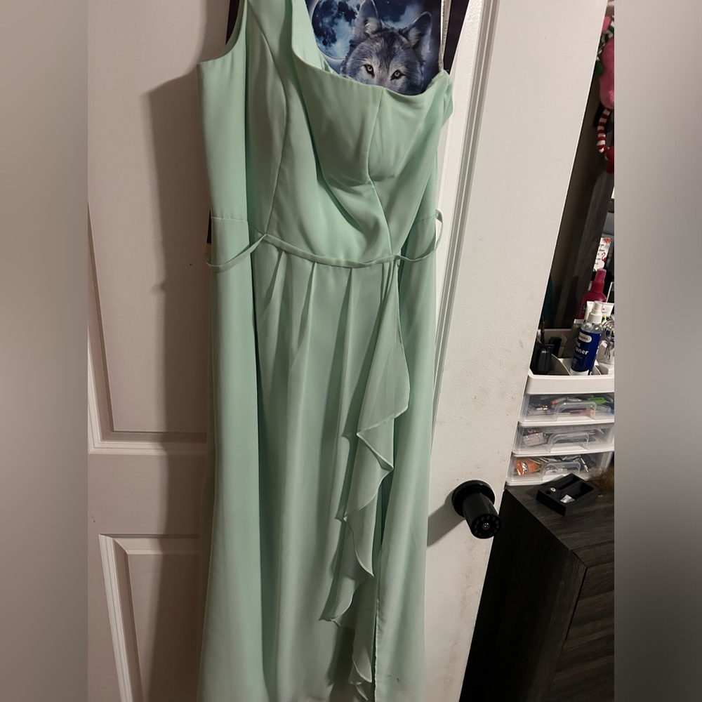 Brand new David’s Bridal brides maid dress sea green.